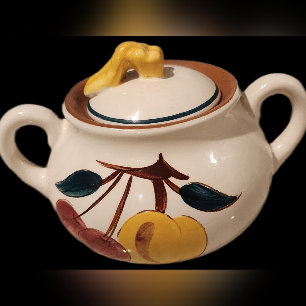 Stangl Pottery "Fruit" pattern sugar bowl with a lid. 